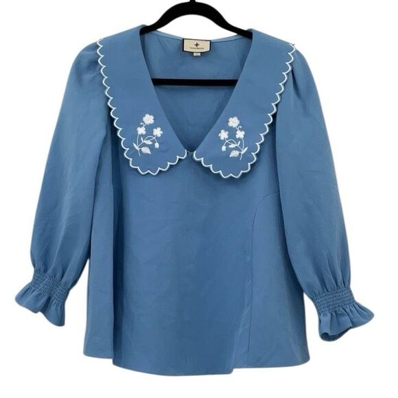 Tuckernuck Cornflower Blue Collared V-neck Embroidered Scalloped Trim Blouse XS - Picture 2 of 9